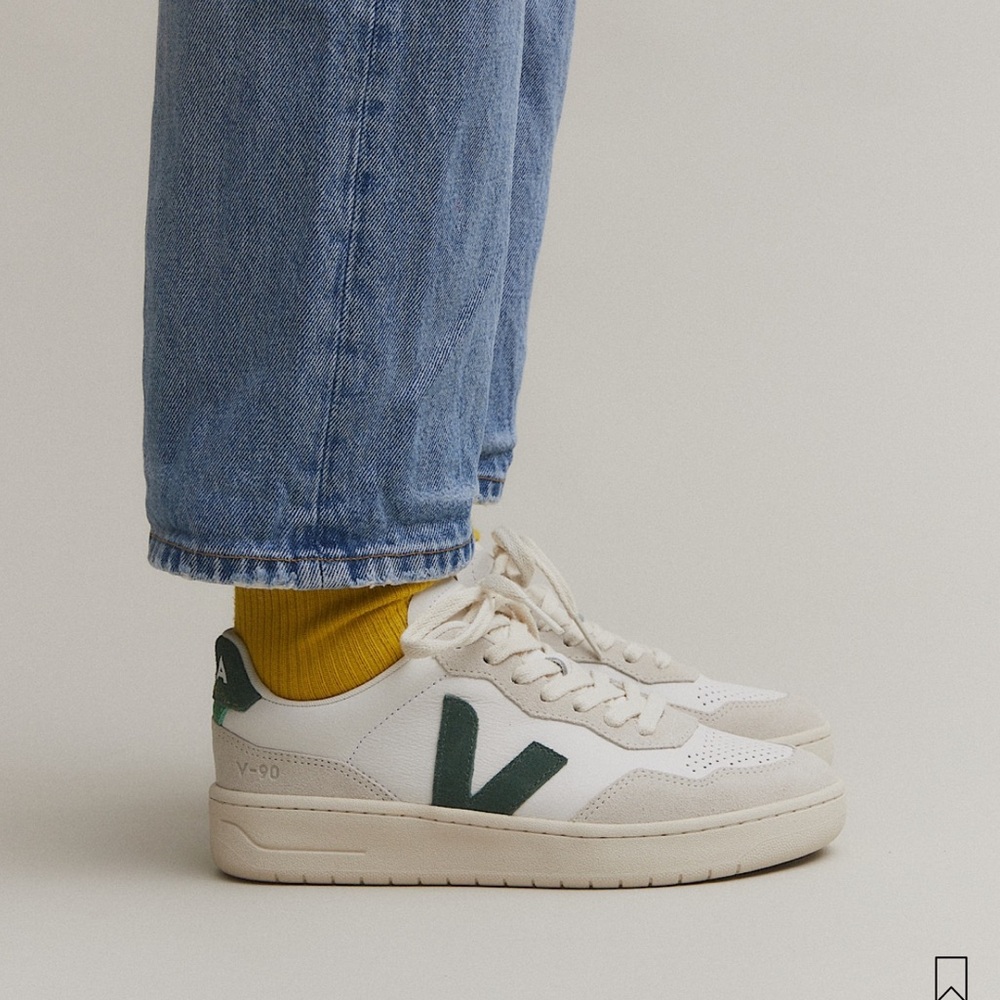 Veja V-90 Sneakers in Extra-White Cypress in Size 38 - Picture 2 of 10